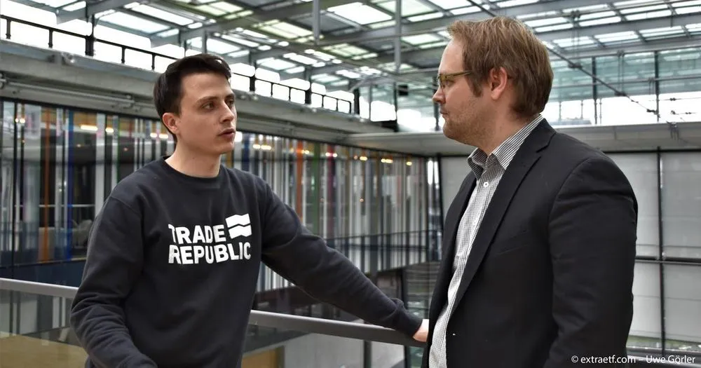 Christian Hecker (Trade Republic) und Thomas Brummer (extraetf.com) im Gespräch.
