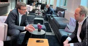 Carsten Mumm (links) im Gespräch mit extraETF-Redakteur Thomas Brummer.