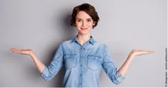 Une femme, les bras ouverts