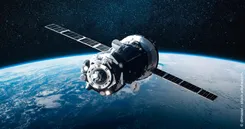 Das Bild zeigt einen Satelliten, der um einen Planeten als Core kreist