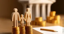 Das Bild zeigt symbolisch eine Familie auf Geldstücken stehend